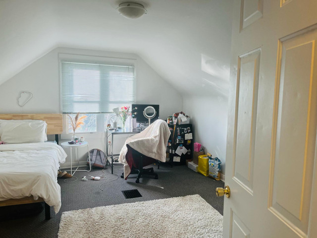 1 Bedroom Near McMaster University in Room Rentals & Roommates in Hamilton