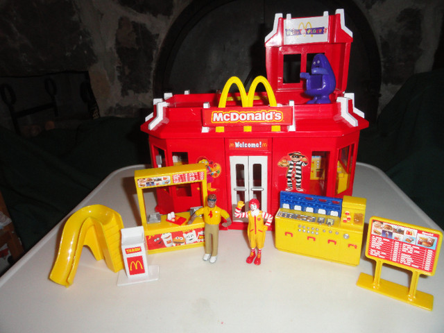 Resto  McDonald's   Vintage 2003  RARE. dans Jouets et jeux  à Ville de Québec - Image 2