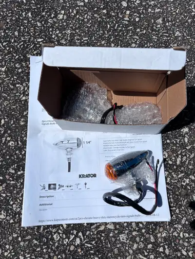 These but chrome: h ttps://www.kapscomoto.com/ca/2pcs-black-heavy-duty-motorcycle-turn-signals-bulb-...
