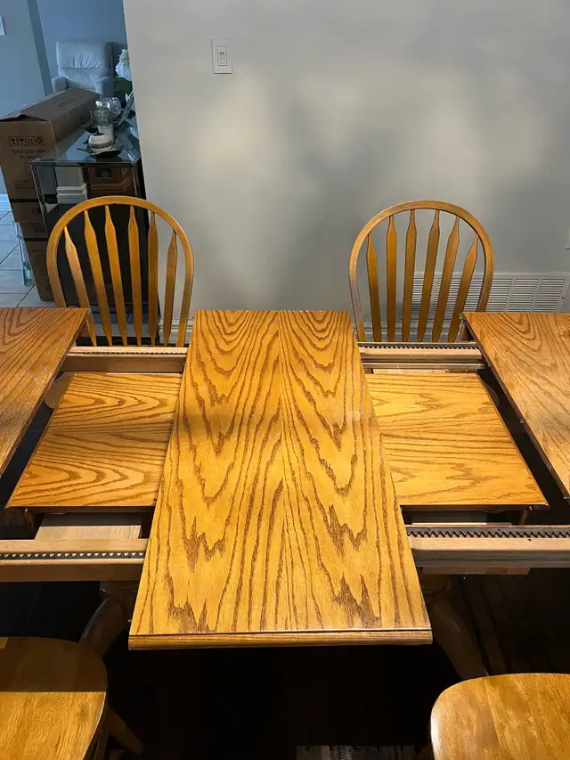 Solid Oak Dining room table and 4 Oak chairs in Dining Tables & Sets in Hamilton - Image 6