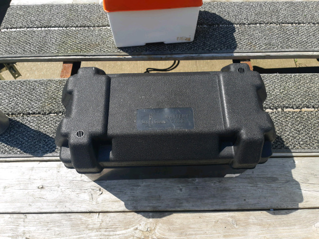 Used Large - Marine battery box in great shape - $25 !! in Boat Parts, Trailers & Accessories in City of Halifax