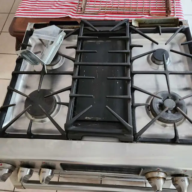 GE Café Series 30" Slide-In Front Control Gas Double Oven in Stoves, Ovens & Ranges in Oshawa / Durham Region - Image 3