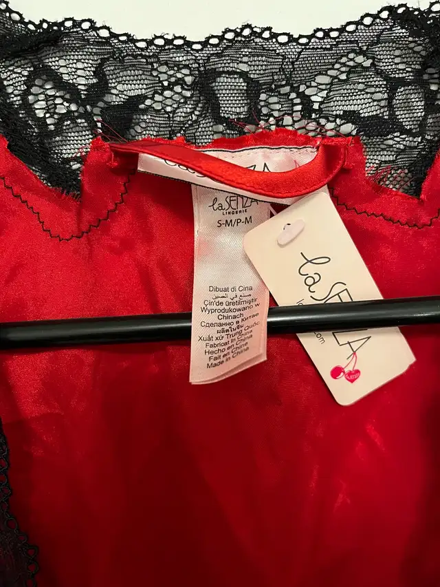 Red Satin Kimono w/ Black Lace Trim *Brand New w/ Tags* in Other in Oakville / Halton Region - Image 3