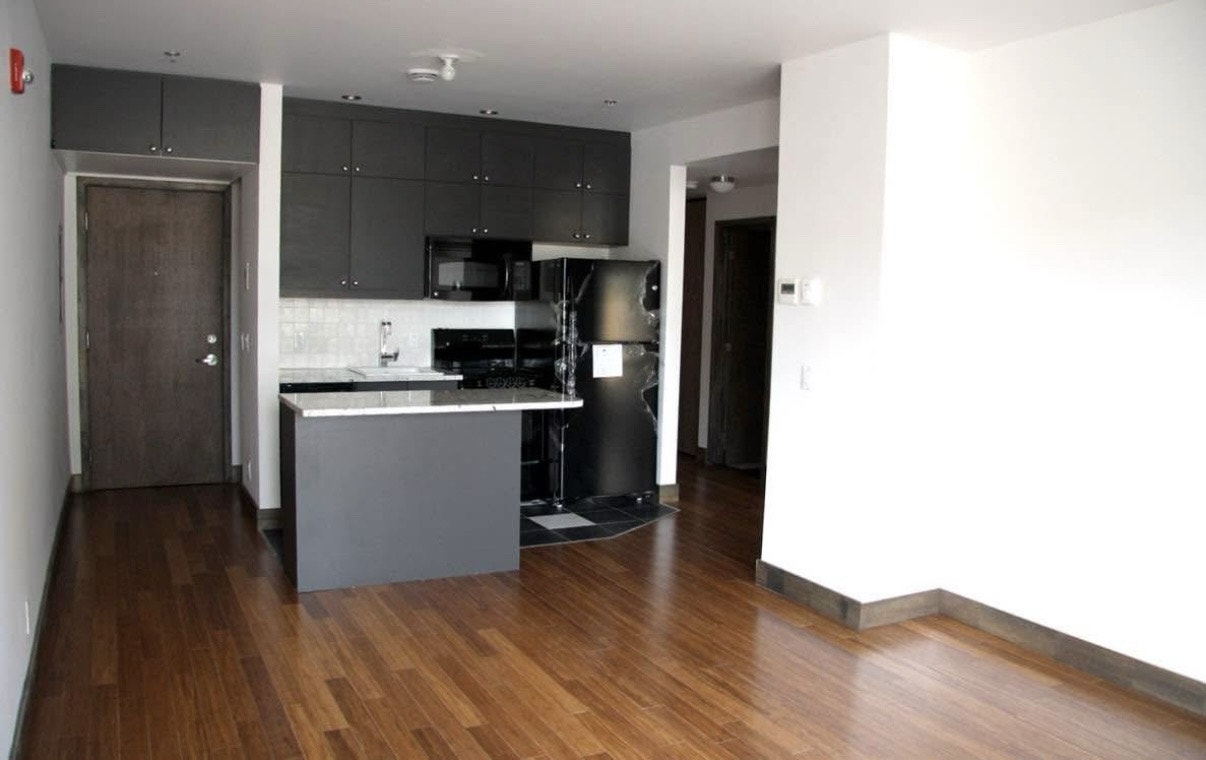 3426 Av. du Parc — photo 2