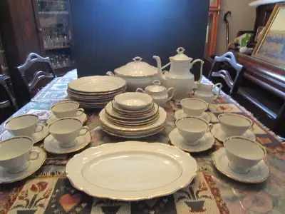$300.00 or BEST OFFER for this beautiful set of Walbrzych GLORY china, Service for 4, 21 pieces 4 di...
