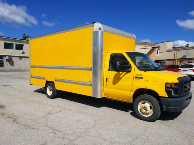 FORD E-450 :GAS CUBE VAN AUTOMATIC & RAMP in Heavy Trucks in Mississauga / Peel Region - Image 2
