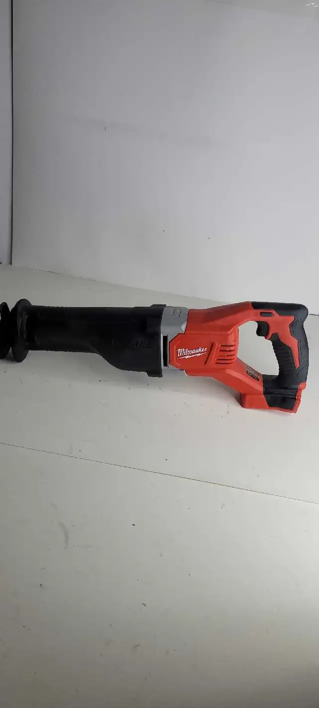 Milwaukee 2621-20 sawzall reciprocating saw  in Power Tools in Oakville / Halton Region - Image 3