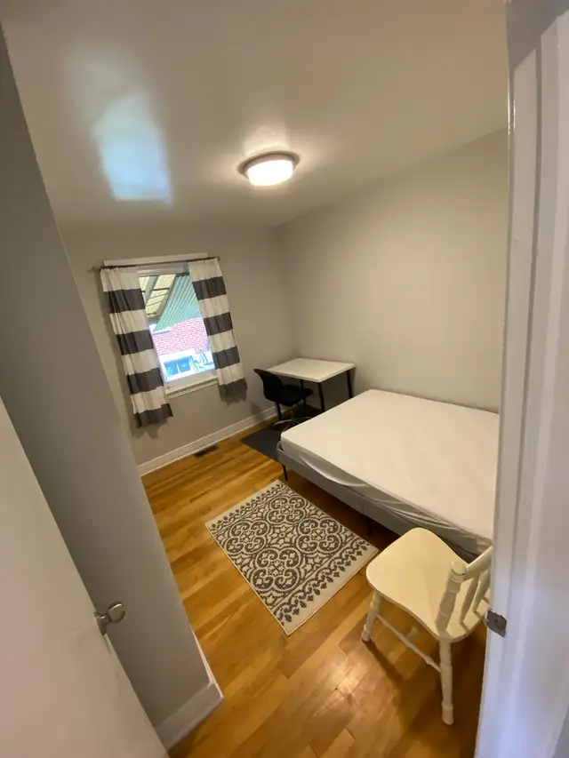 BEDROOM FOR RENT IN LUXURY STUDENT RENTAL NEAR CARLETON U! in Room Rentals & Roommates in Ottawa - Image 5