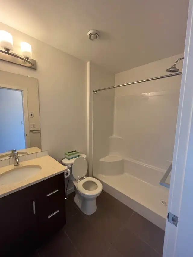 Downtown south facing 2 bed plus den, 2 bath condo in Long Term Rentals in Whitehorse - Image 11