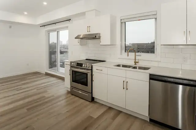 Luxury 1 Bedroom Apartment! With Fitness Centre!