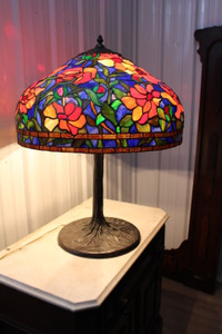 Imposante lampe de style Tiffany , très grosse