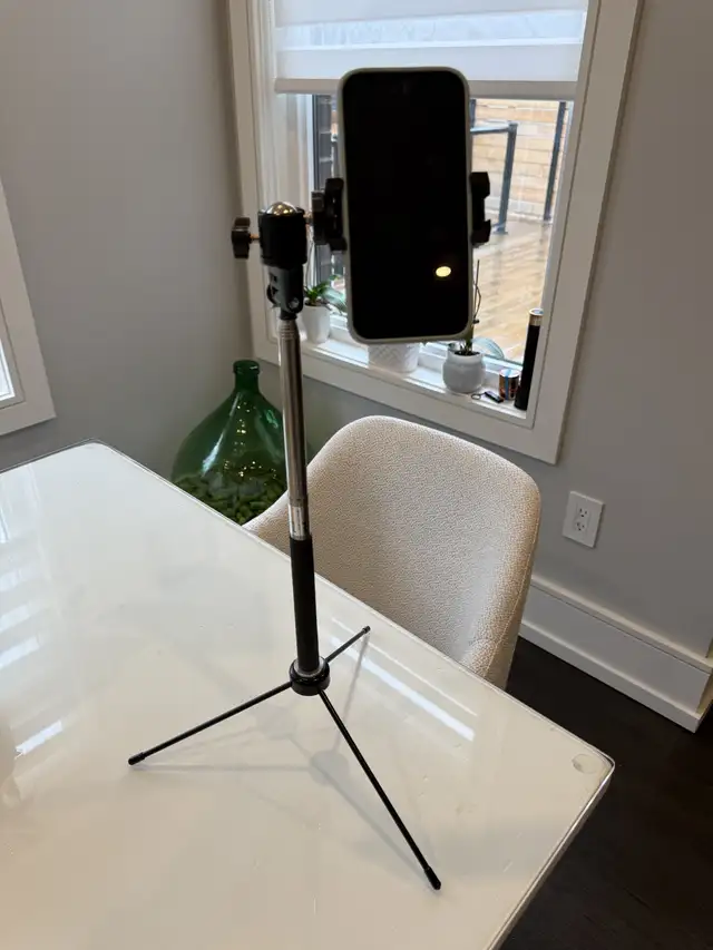 Phone stand in Other in Markham / York Region - Image 4