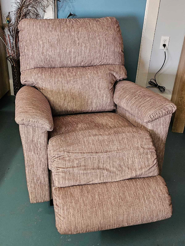 Lazboy Brooks Power Wall Recliner w/ Headrest & Lumbar in Chairs & Recliners in Calgary - Image 3
