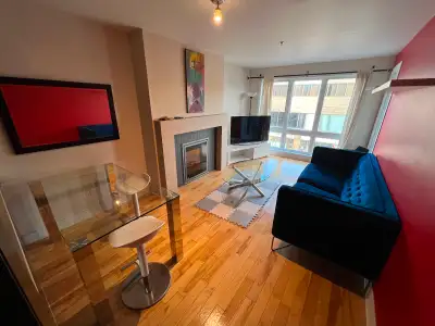 Chambre disponible immédiatement Chambre à louer disponible dans un immeuble de condos. C'est un app...