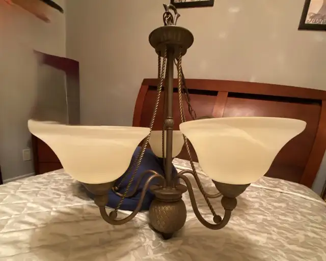 Chandelier in Indoor Lighting & Fans in Laval / North Shore - Image 3