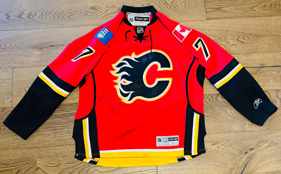 Reebok Officially Licensed NHL hotsell Calgary Flames Jersey Size Large New With Tags