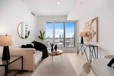 Modern & Spacious CONDO with  2 Bdrms on Dundas & Sumach