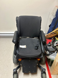Electric wheelchair/Chaise roulante électrique 