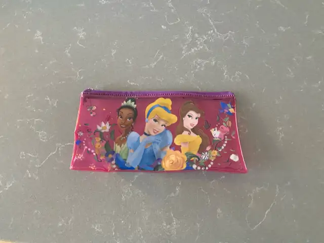 Coffre à crayons de princesses  in Other in Trois-Rivières - Image 2