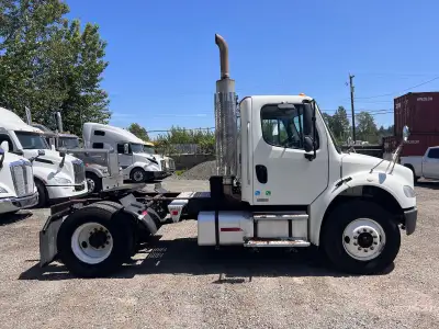 2004 Freightliner M2 Single Axle -Engine: Cat C7 -Kilometres: 786,322 (KM) -GVWR: 32,000 LB -Transmi...