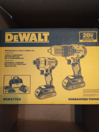 DEWALT DRILL AND IMPACT DRIVER COMBO BRUSHLESS 20V 2 batteries