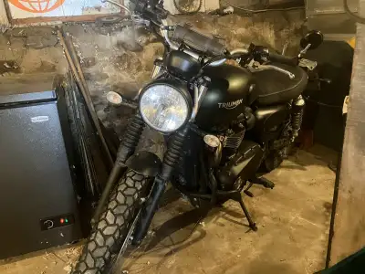 10k obo or if you have an interesting trade. 2 into one Vance and Hines. British customs competition...