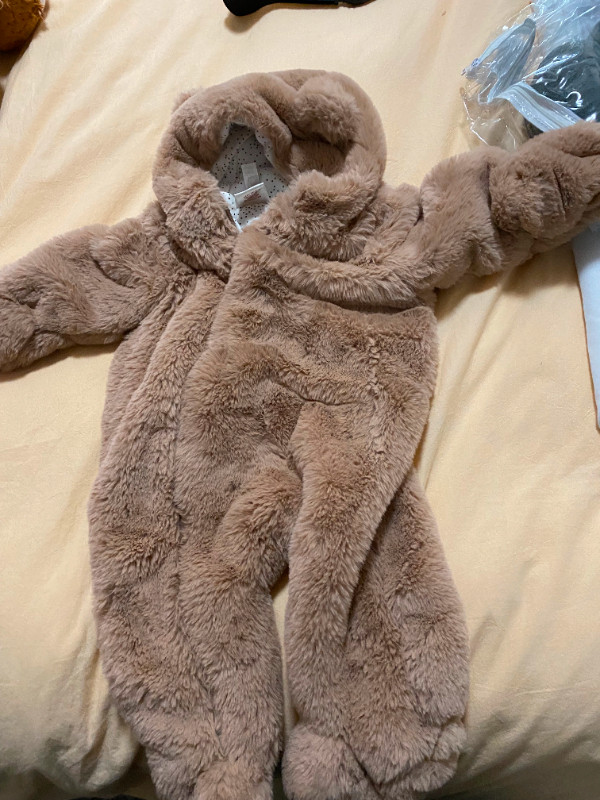 2 winter baby cloths, bear model, 9 to 12 months dans Vêtements - 9 à 12 mois  à Laval/Rive Nord - Image 4