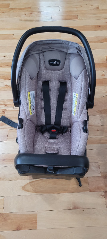 Evenflo Baby Car seat - Infant car seat - Expiry date 14 Jan2028 in Strollers, Carriers & Car Seats in Bedford - Image 2