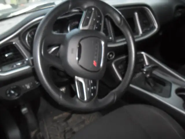 2020 dodge challenger r/t hemi 5.7 in Cars & Trucks in Ottawa - Image 6