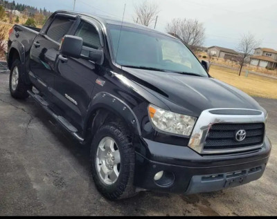 Beautiful and well maintained 2009 Toyota Tundra CrewMax
