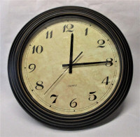16.5" /42cm Quartz Wall Clock Mdl: DV-97268, Very Good Condition