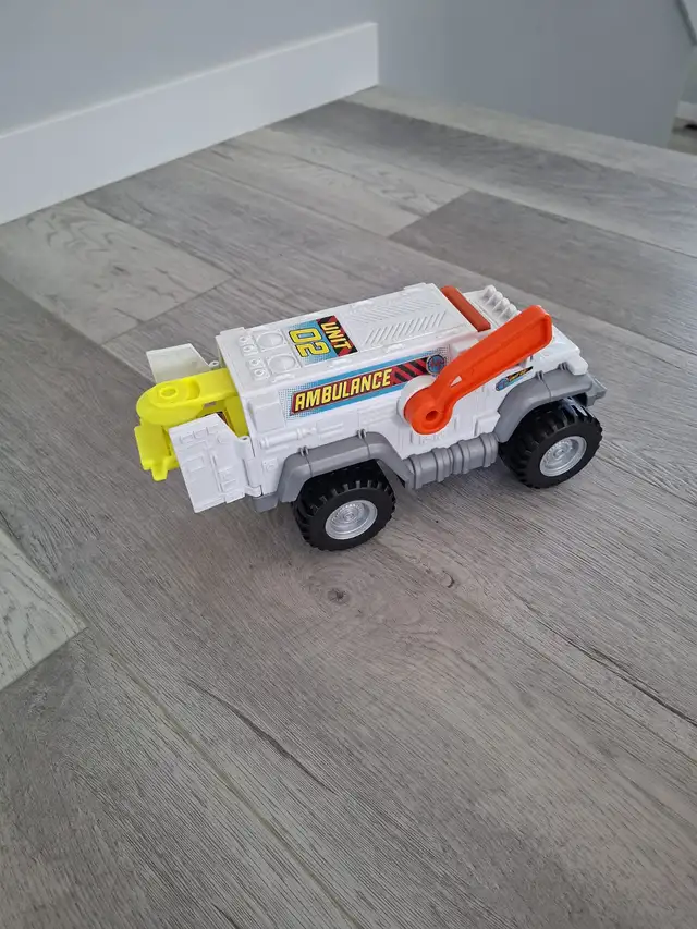 Police Truck and Ambulance. in Toys in Winnipeg - Image 3