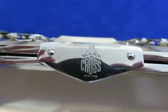 RARE Mark Cross New York with chain for a hand carried in Women's - Bags & Wallets in City of Montréal - Image 7