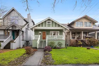 Pet Friendly 2 Bedroom in Kitsilano