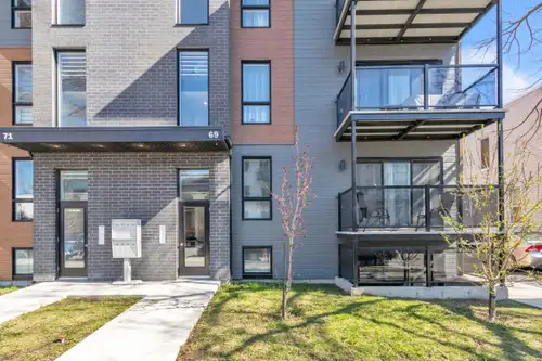 Découvrez ce superbe grand 5 ½ situé à Montréal-Est (H1B 4T5), au cœur d'un quartier dynamique à pro...