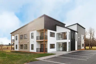 Elegant Condo, three units for rent! Available for rental application now. New modern apartment (202...