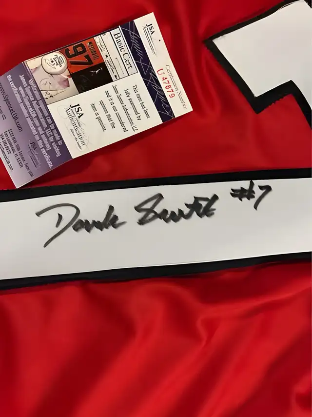 Georgia Bulldogs signed D’Andre Swift Jersey in Football in Hamilton - Image 4