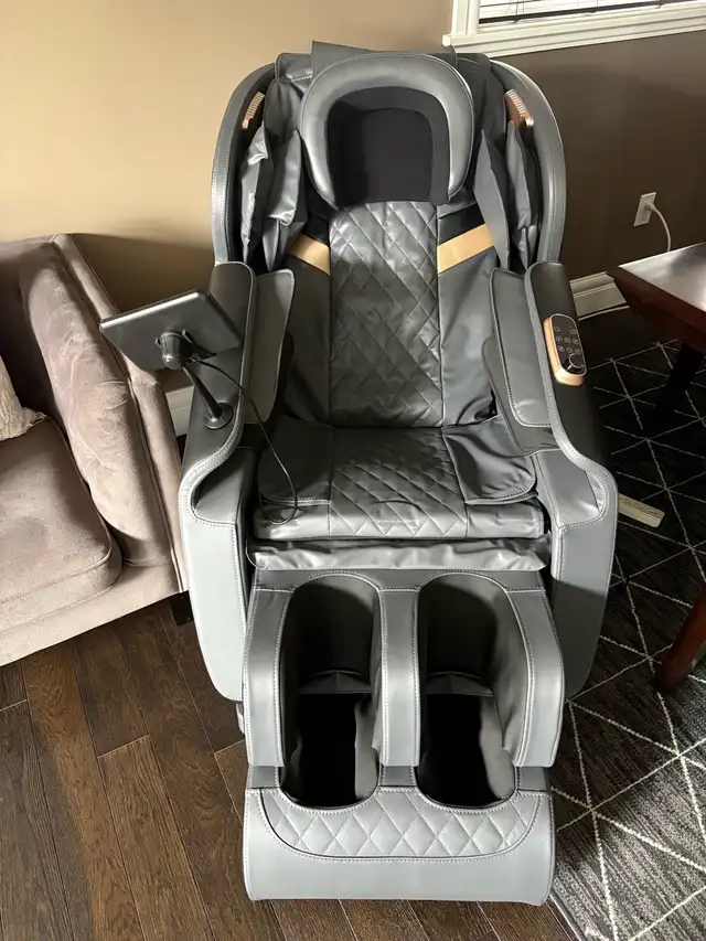 zero gravity massage chair in Chairs & Recliners in Edmonton - Image 2