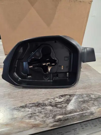 Selling a brand new OEM Honda passenger side mirror housing. Selling because its the wrong part for...