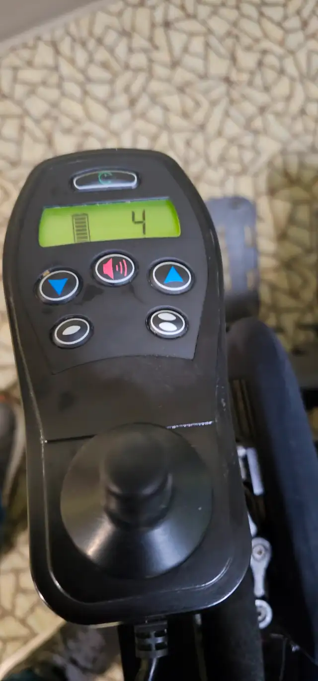 Q6 Quantum Edge 3 Stretto Power WheelChair62863735852161123