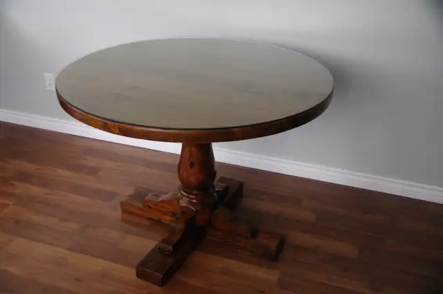 Kitchen Table with Chairs in Dining Tables & Sets in Markham / York Region - Image 2