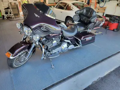 2006 Road king in excellent condition 24466 Ml. Quick release tour pack, blue tooth radio with 6 spe...