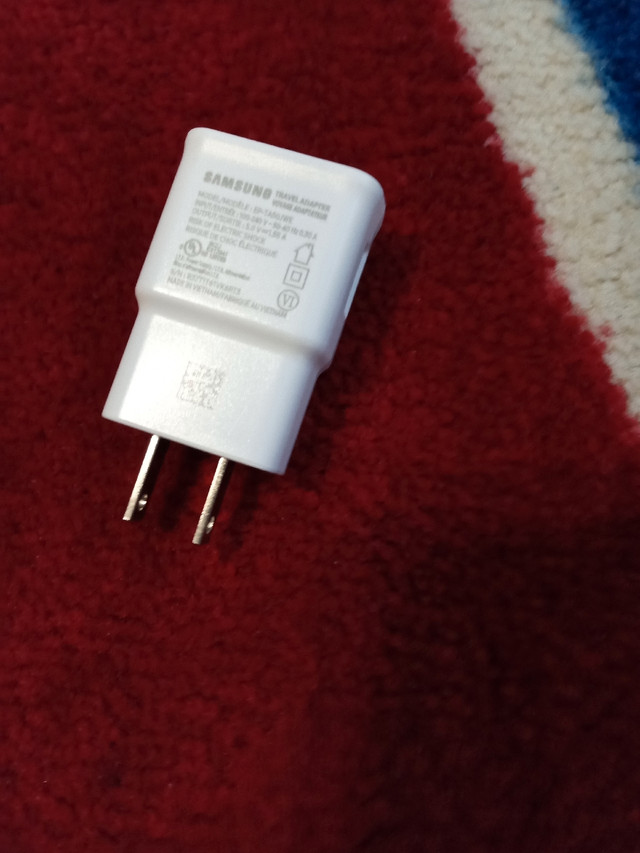 GENUINE SAMSUNG TABLET  EP-TA50JWE 5V 1.55A CHARGER dans Accessoires pour cellulaires  à Ville de Montréal