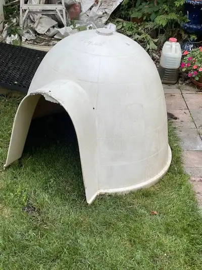 used Dogloo Dog House, approx 48-1/2 in OAL, 47 in OAW, 37 in OAH, thick Poly construction, Off whit...