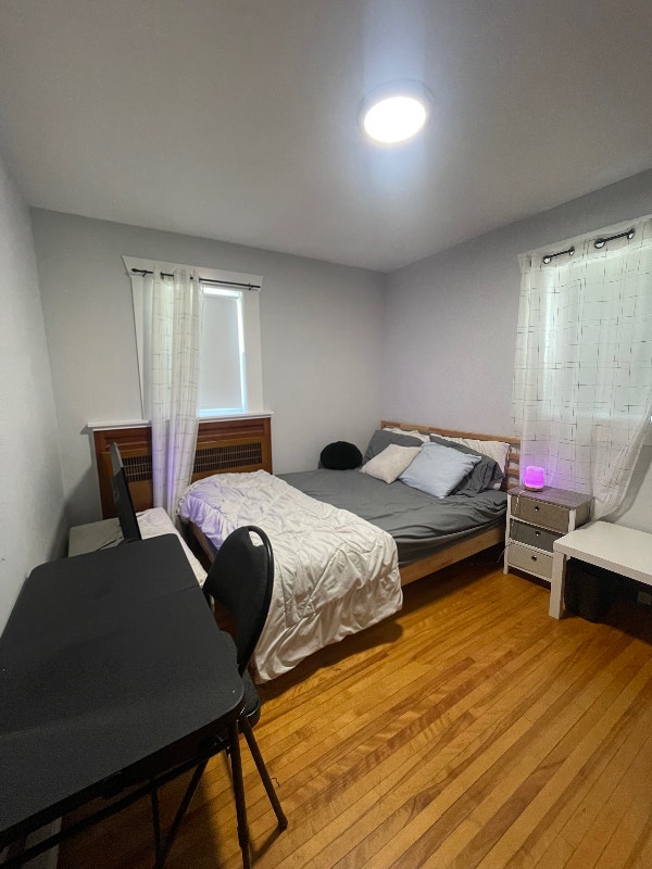 Large bedroom for Rent downtown Sydney Room Rentals & Roommates