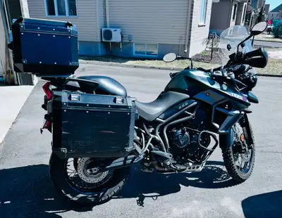 Découvrez cette moto Triumph Tiger XCx 2016, une machine d'aventure robuste avec 47800 km au compteu...