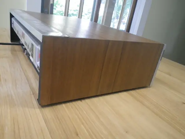 Vintage Leak Delta 75 AM/FM Stereo Receiver (35 WPC) in Stereo Systems & Home Theatre in Ottawa - Image 7