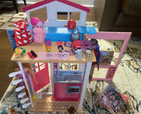 BARBIE FOLD UP DOLL HOUSE + 2 DOLLS & ACCESSORIES/CLOTHES