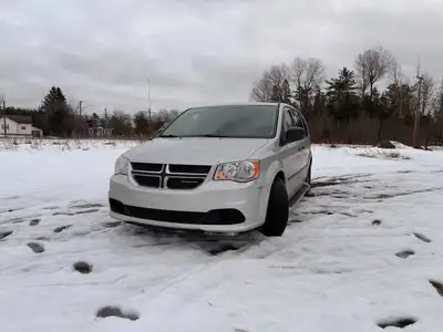 2011 Dodge Grand Caravan 163k odometer MVI August 2027 OEM Running boards Backup camera 2 set of key...