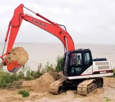 Looking to buy a 14-16 ton excavator Call or txt 7 0 9 5 9 7 1 5 5 4